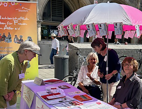 am Infostand des Fördervereins am Marienplattz 2024