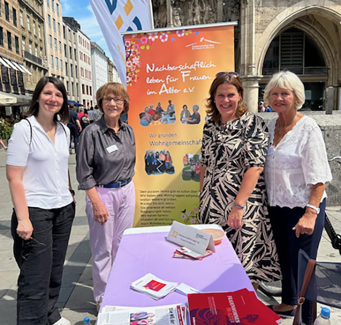 die 3. Bürgermeisterin Verena Dietl besucht uns am Infostand