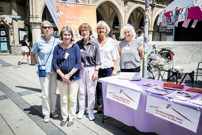 Münchner Selbsthilfetag 2024: Eines unserer Beratungsteams am Stand