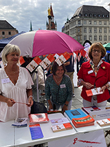 Unsere Frau am Infostand auf dem Marienplatz