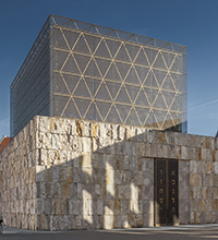 die Hauptsynagoge Ohel-Jakob in München am St,-Jakobs-Platz, Blick auf den Eingangsbereich