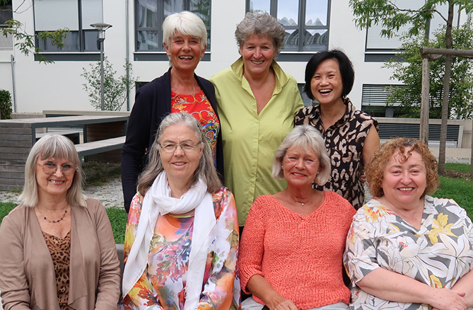 Diese 7 Wohnfrauen der Wohngruppe V betreuen das Projekt "Gute Nachbarschaft"