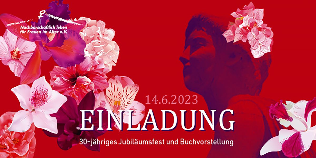 Nachbarschaftlich leben f&uuml;r Frauen im Alter Einladung Aussenseite: Einladung zum 30-jährigen Jubiläumsfest und Buchvorstellung, Titel: roter Hintergrund mit Blumenblüten in Rot/rosa/violett Tönen und rechts in violett der kopf einer griechischen Göttin nach links schauend