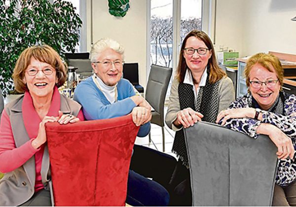 4 lachende Frauen