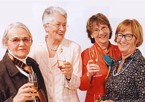 4 Wohnfrauen feiern