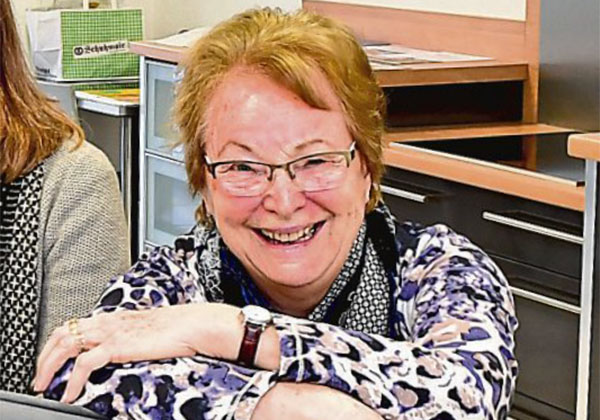Wohnfrau Erna Öttl vom Förderverein Nachbarschaftlich leben für Frauen im Alter